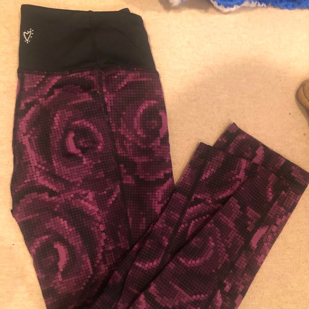 Purple black flower print Betsey Johnson leggings